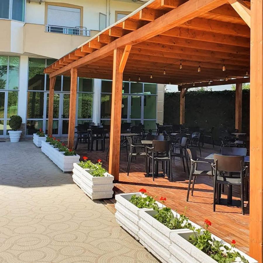 Risus Hotel Golem  Exteriér fotografie