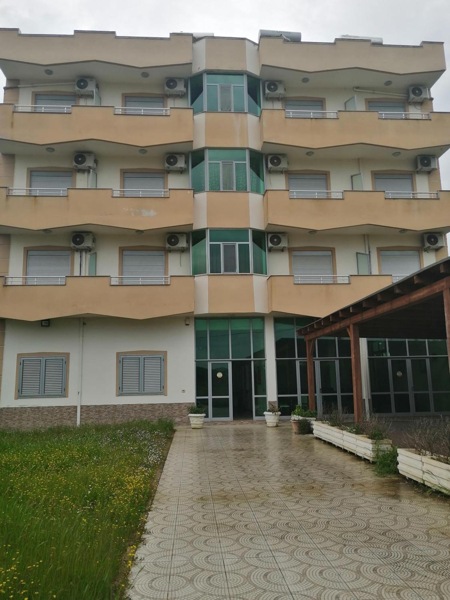 Risus Hotel Golem  Exteriér fotografie