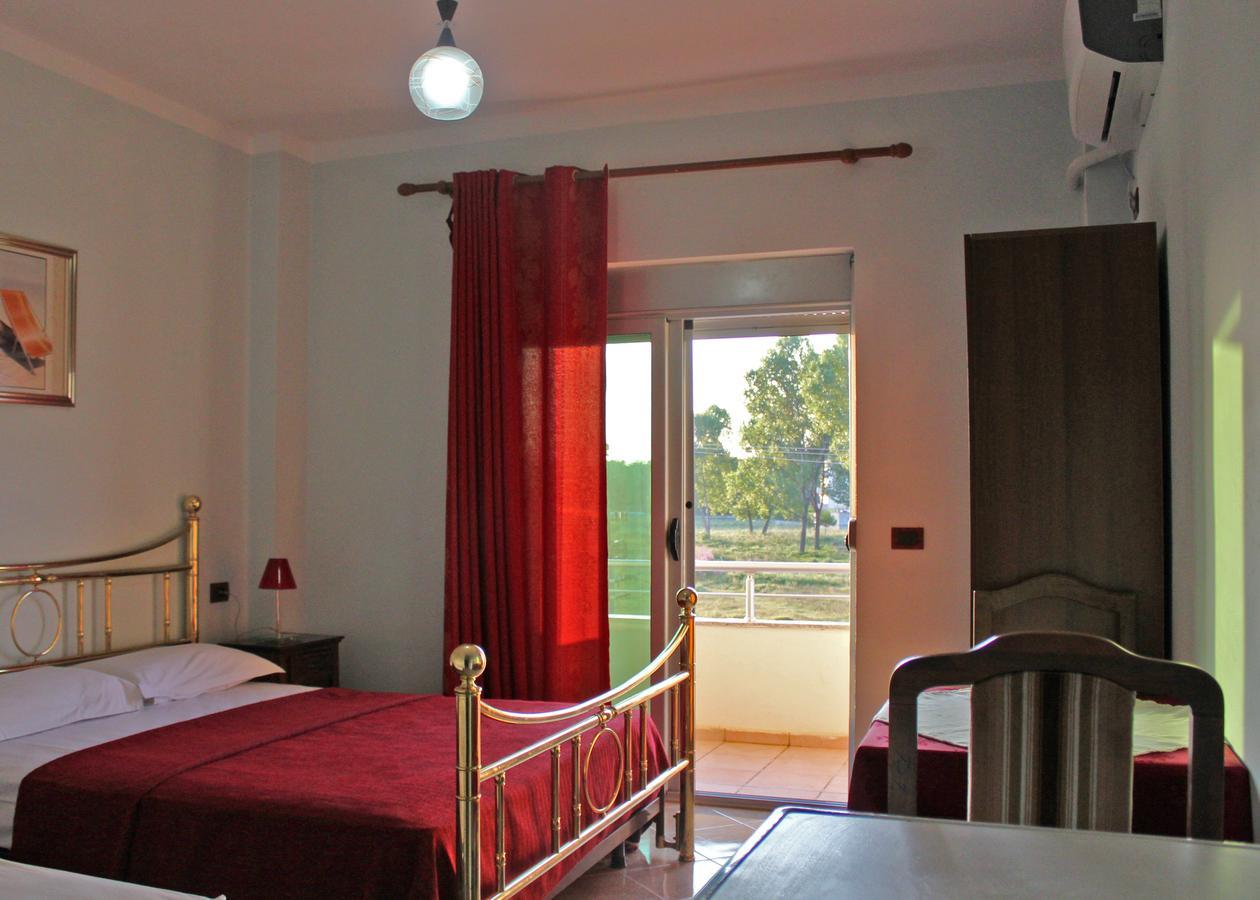 Risus Hotel Golem  Exteriér fotografie